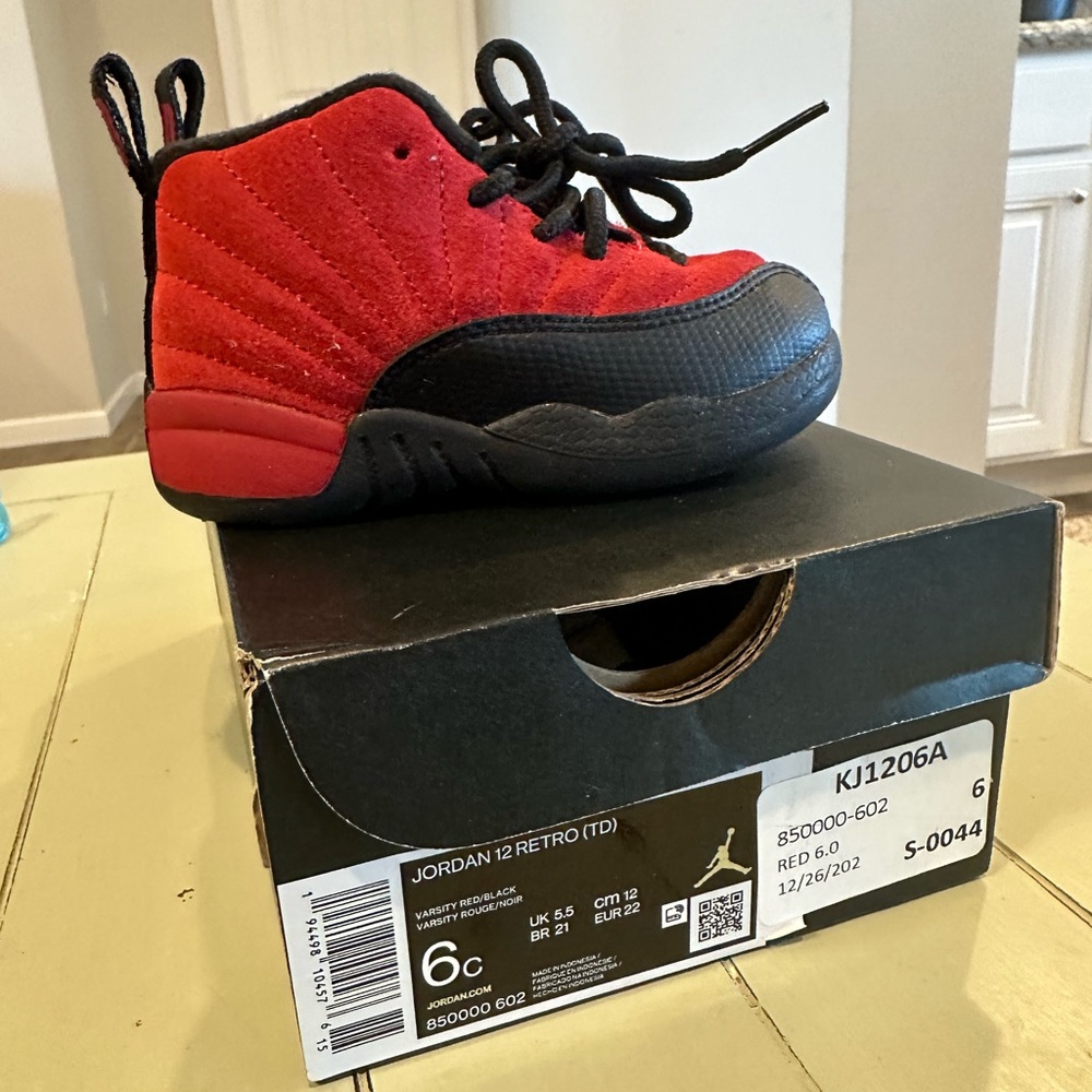 Barely used kids Nike Jordan retro 12 size 6